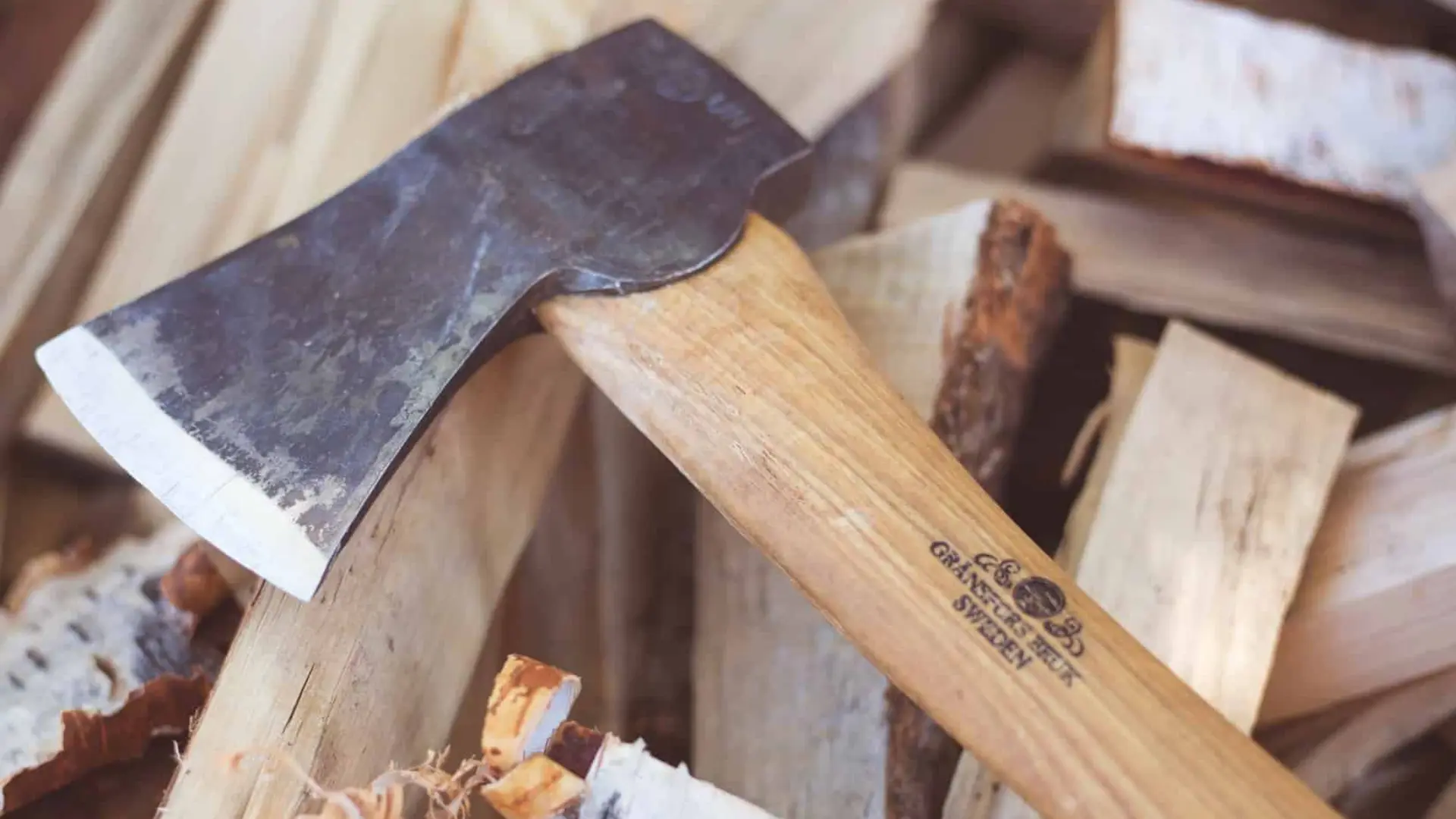 Precautions of Splitting Wood with an Axe